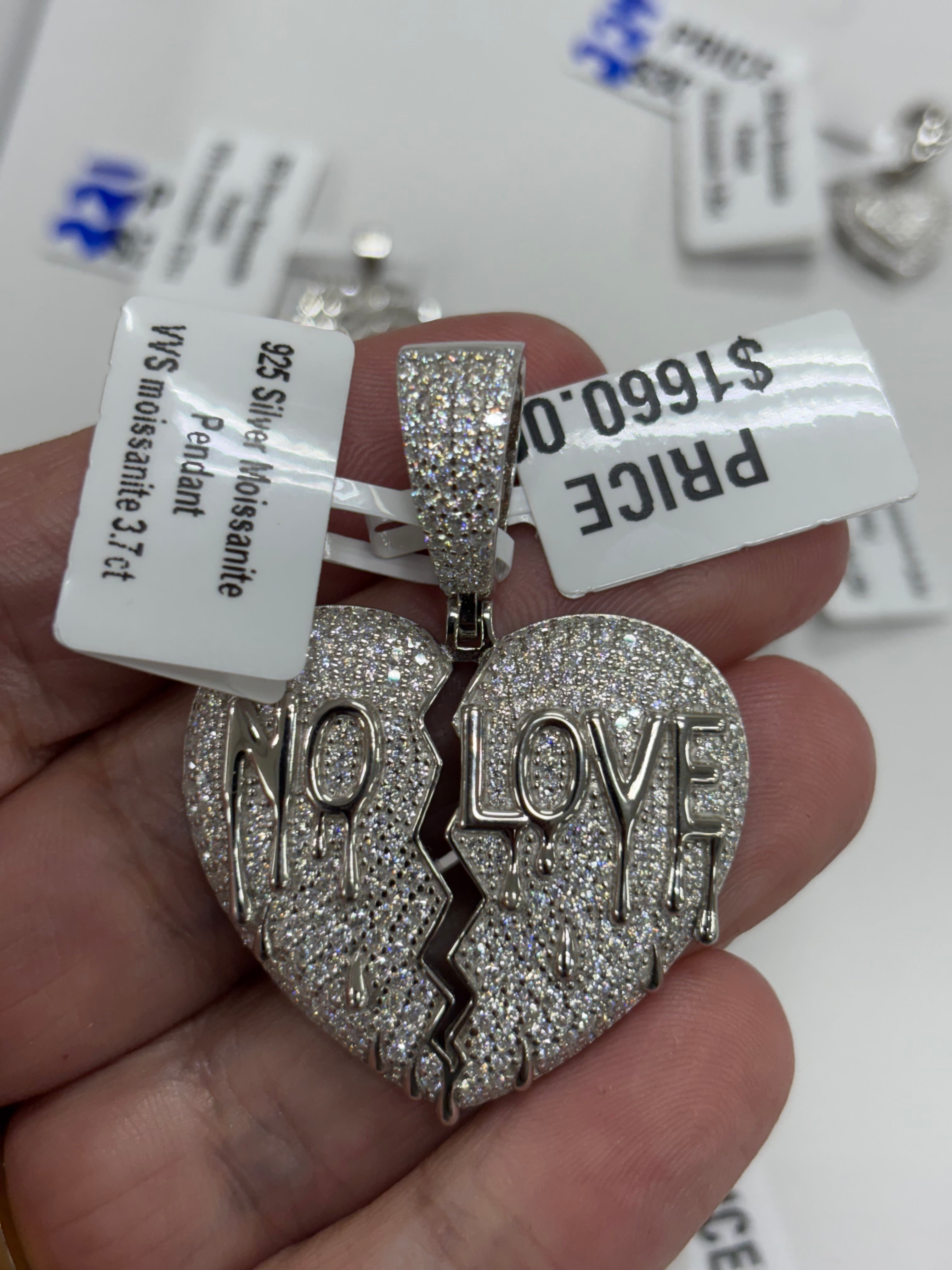 No love broken heart pendant