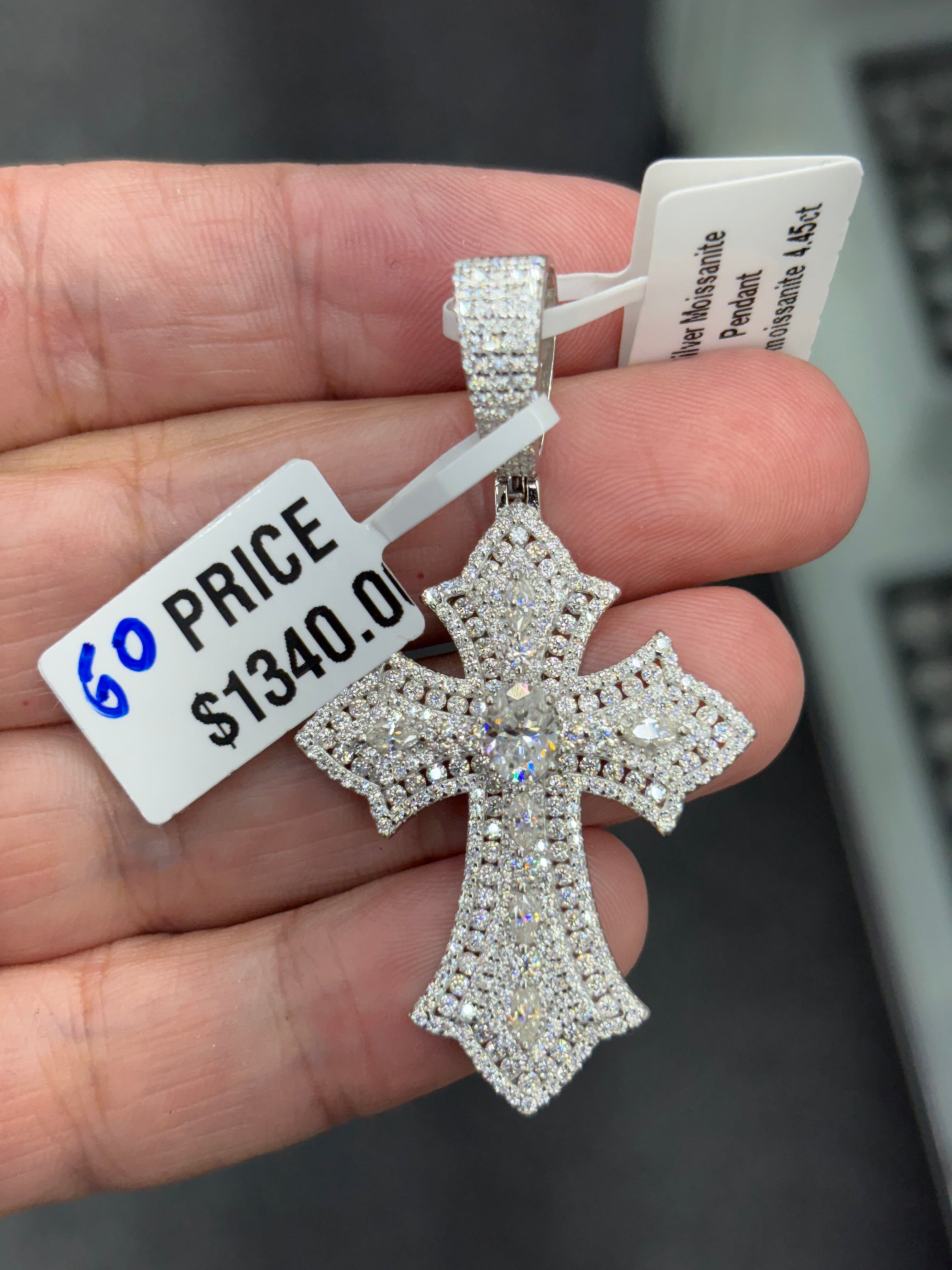 Center stone point cross
